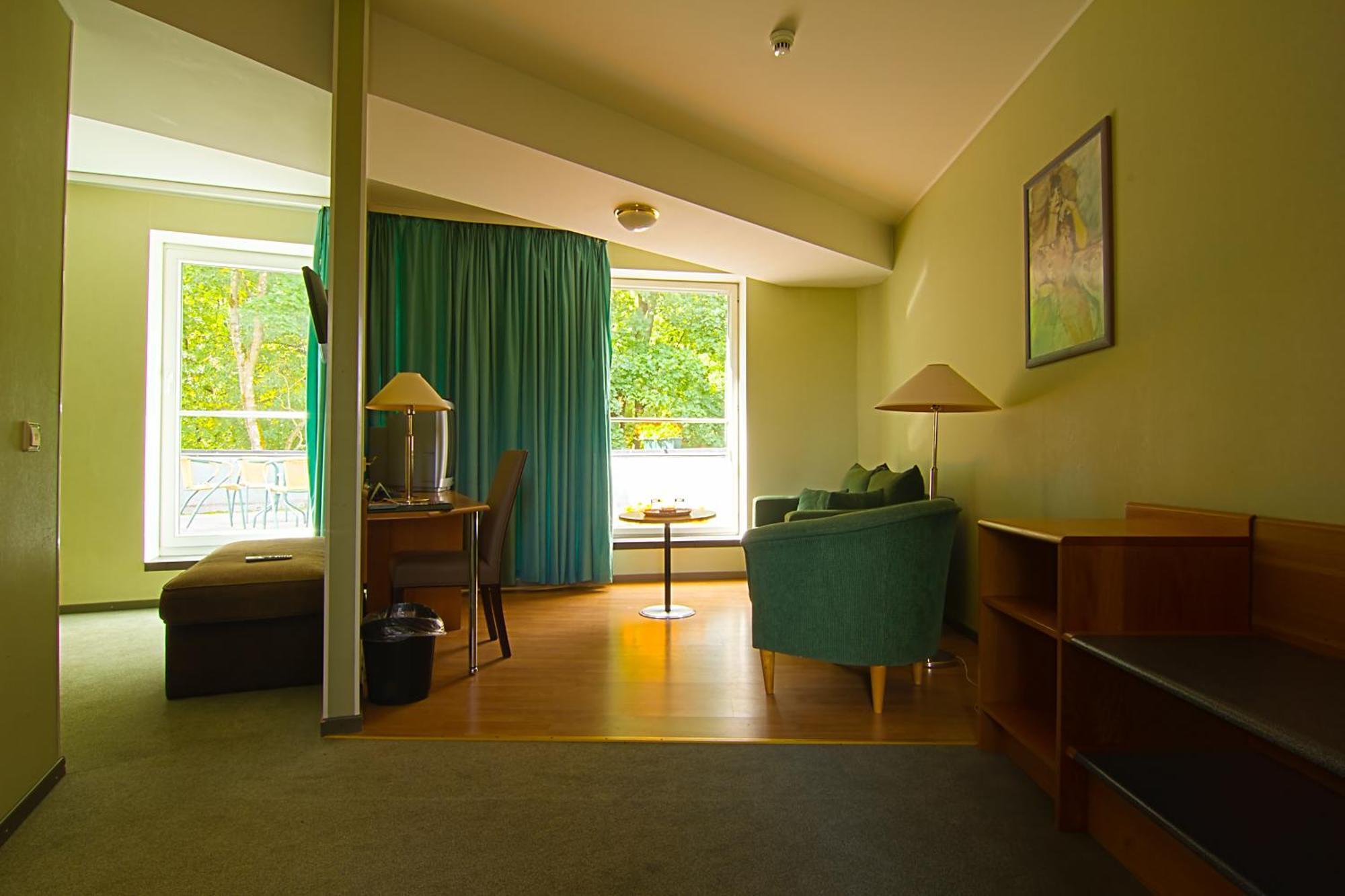 Barclay Hotel Tartu Esterno foto