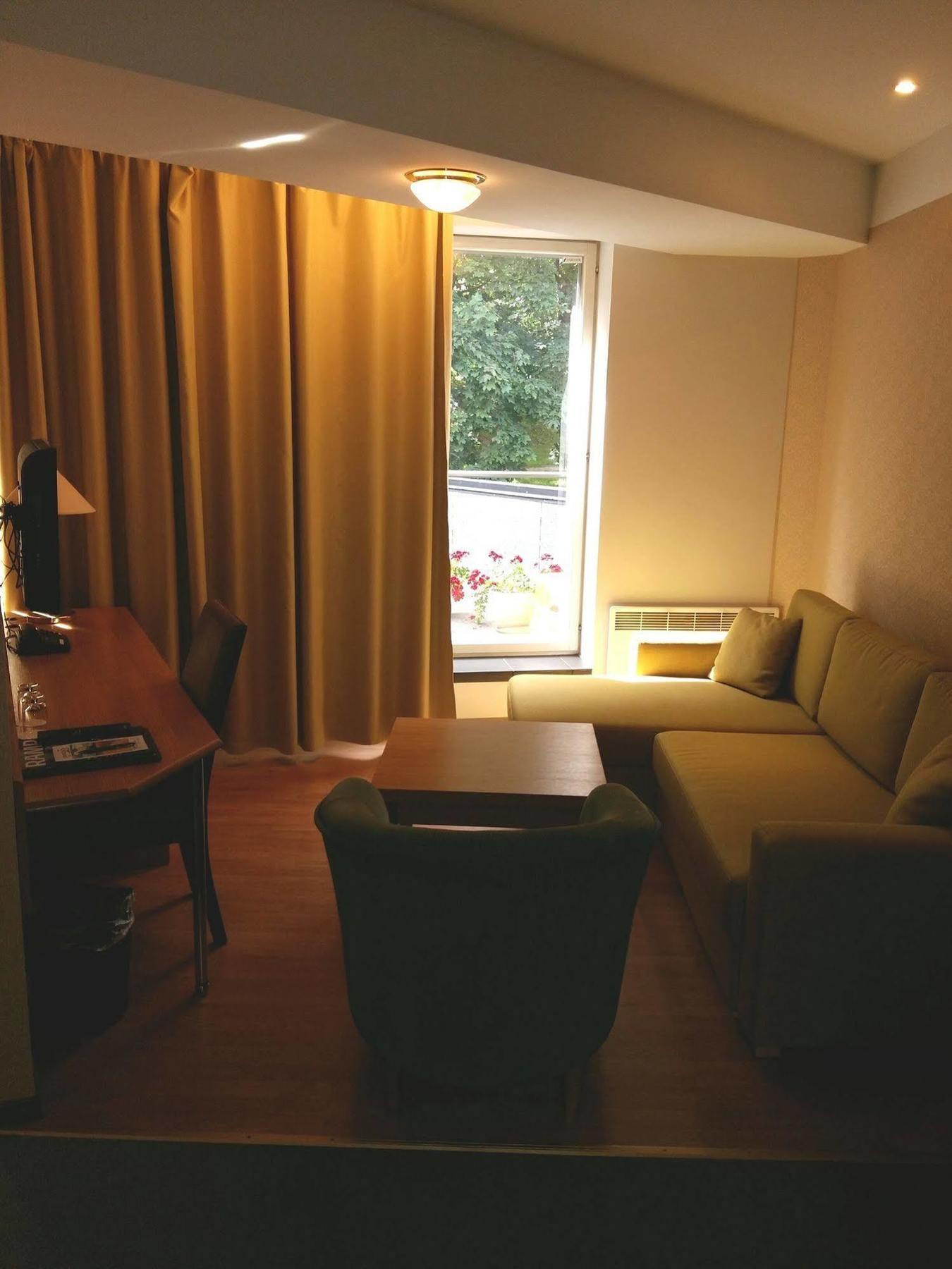 Barclay Hotel Tartu Esterno foto