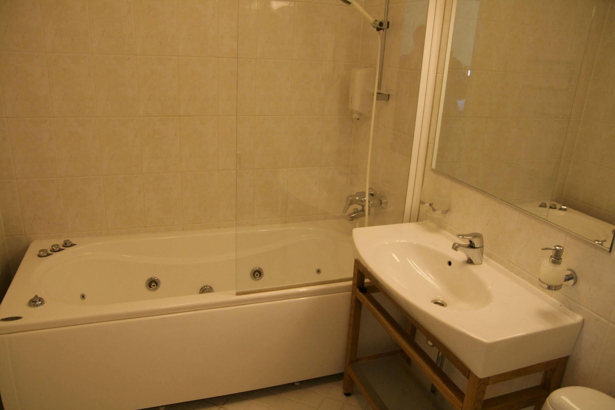 Barclay Hotel Tartu Esterno foto