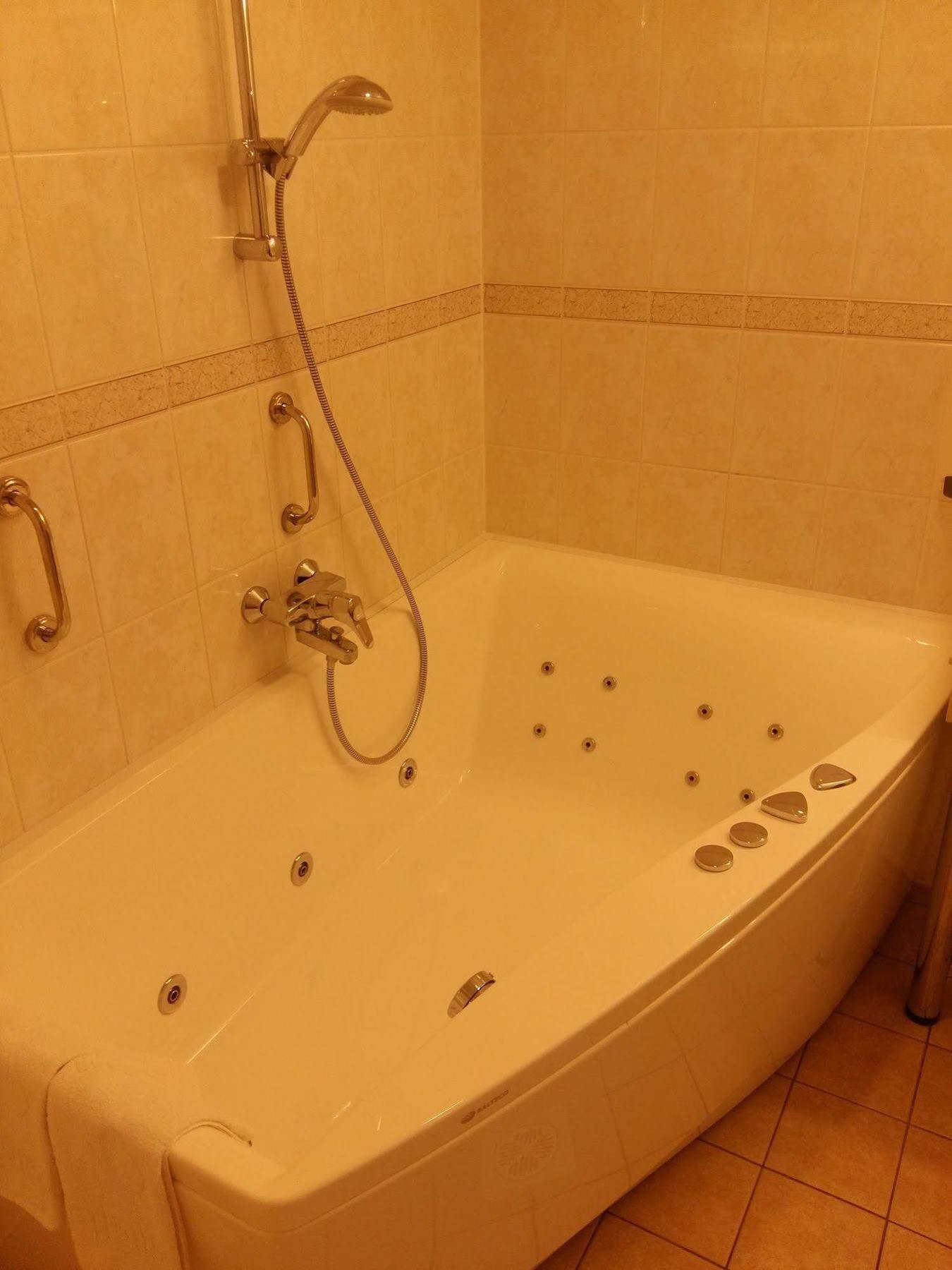 Barclay Hotel Tartu Esterno foto